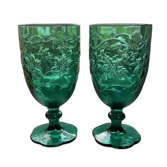 Princess House Other - Fantasia by Princess House Emerald Green Iced Tea Set of Two Poinsettia Design